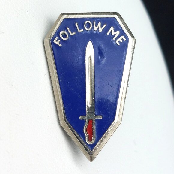 Vintage US Army “FOLLOW ME” Infantry Lapel Pin G23 IRA GREEN Made in USA - Picture 1 of 3